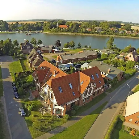 Kanalvilla: Canal-side With Garden Apartment Sehestedt (Schleswig-Holstein)